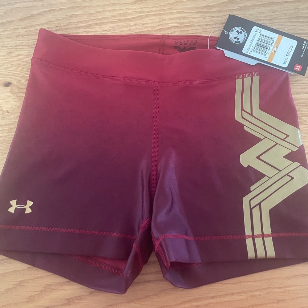 Women’s Wonder Woman Under Armour S shorts